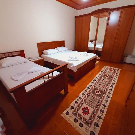 Sokolli Guest House Gjirokastër Eksteriør billede