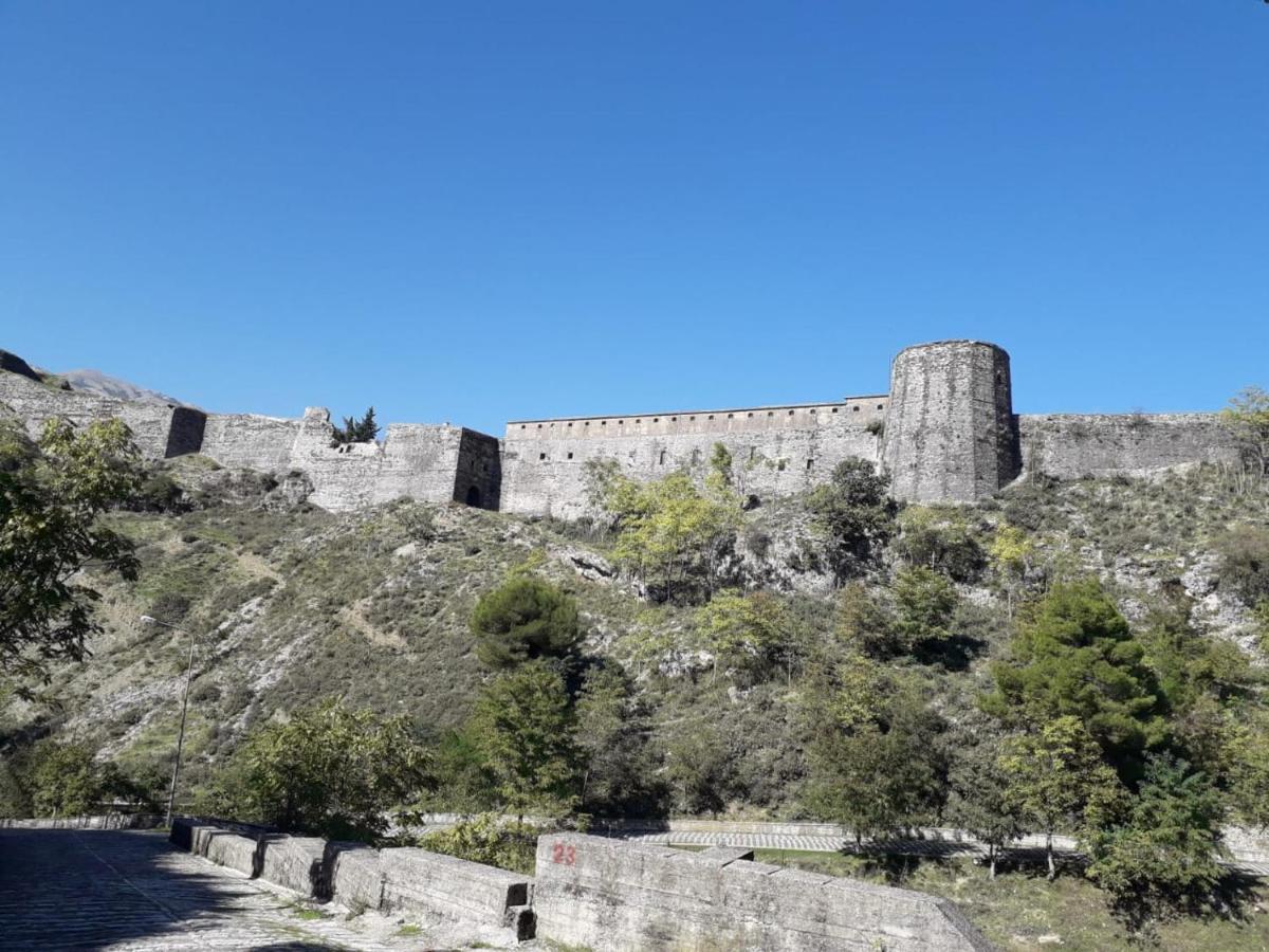 Sokolli Guest House Gjirokastër Eksteriør billede