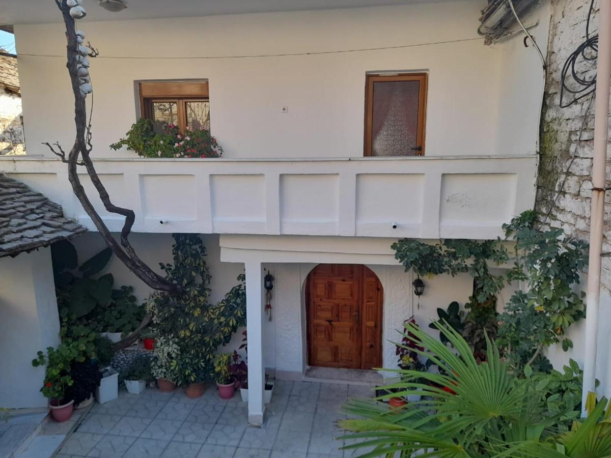 Sokolli Guest House Gjirokastër Eksteriør billede