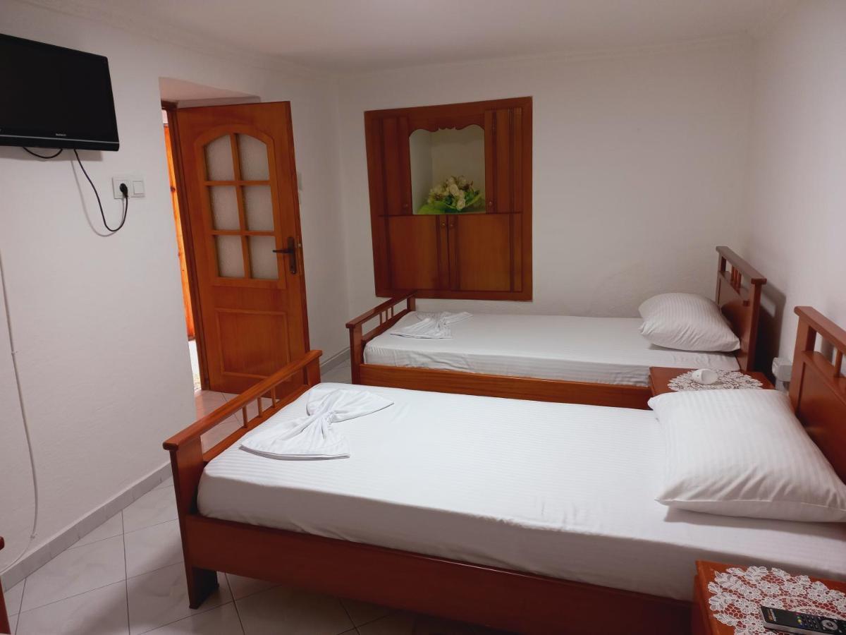 Sokolli Guest House Gjirokastër Eksteriør billede