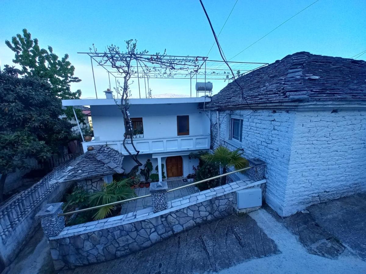 Sokolli Guest House Gjirokastër Eksteriør billede