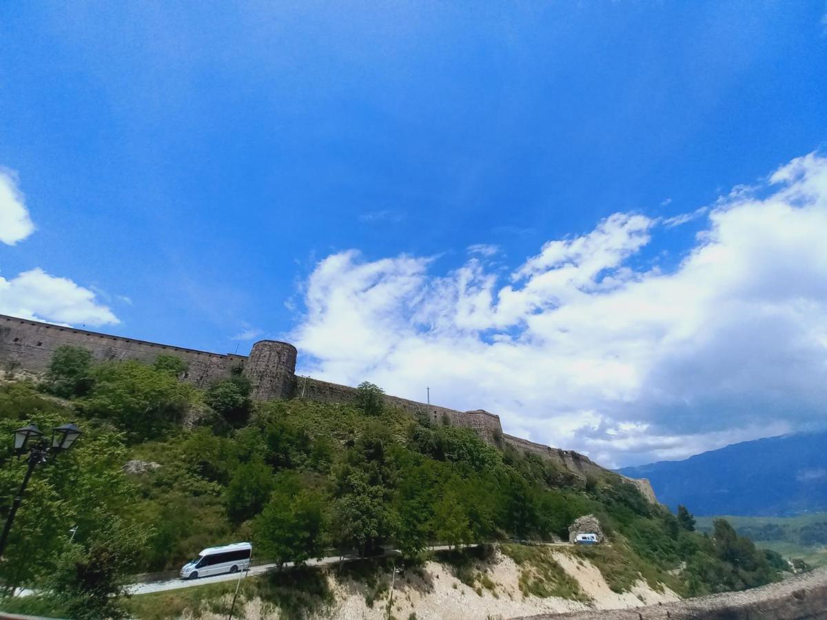 Sokolli Guest House Gjirokastër Eksteriør billede