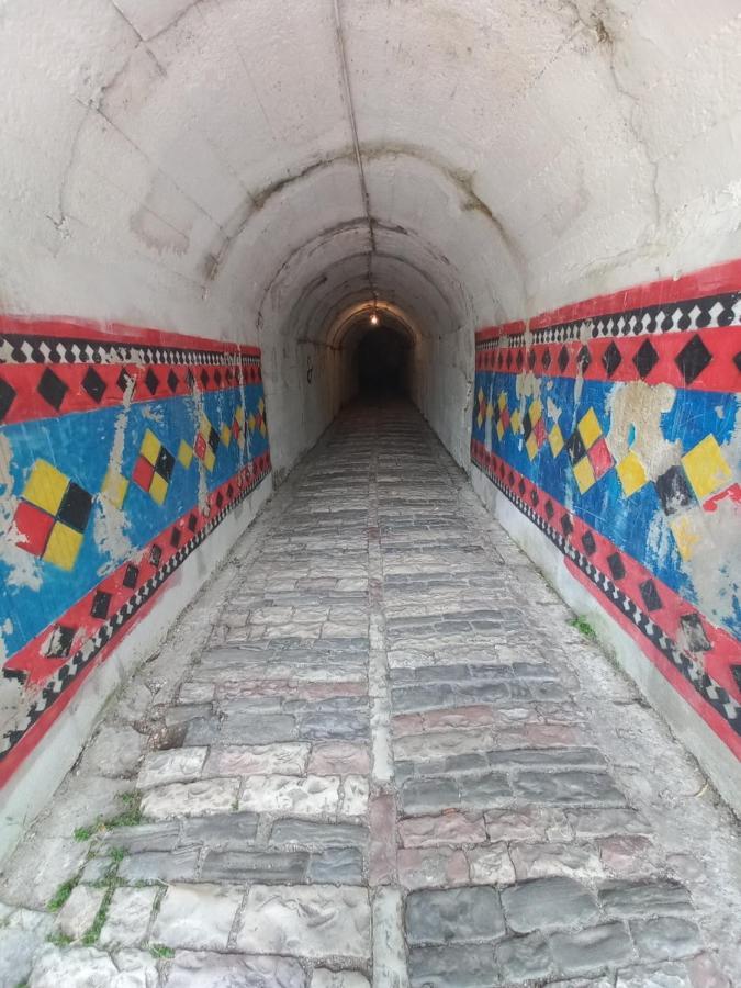 Sokolli Guest House Gjirokastër Eksteriør billede