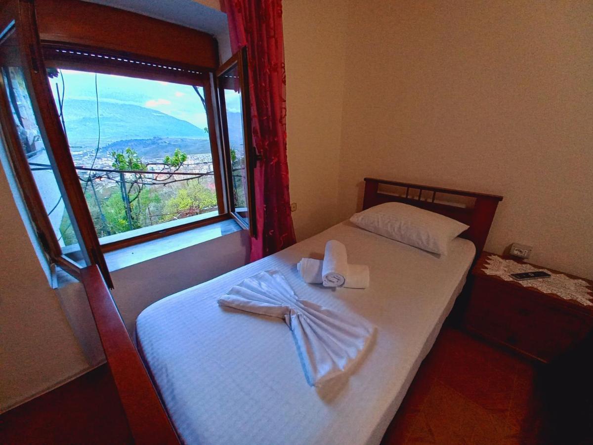 Sokolli Guest House Gjirokastër Eksteriør billede