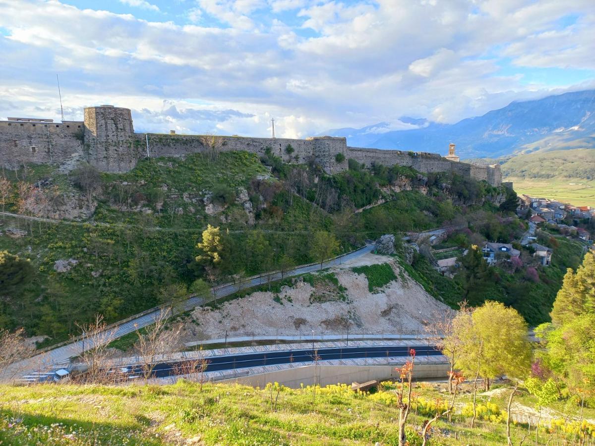 Sokolli Guest House Gjirokastër Eksteriør billede