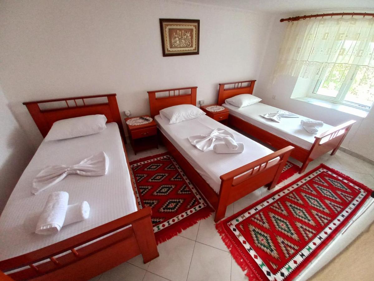 Sokolli Guest House Gjirokastër Eksteriør billede