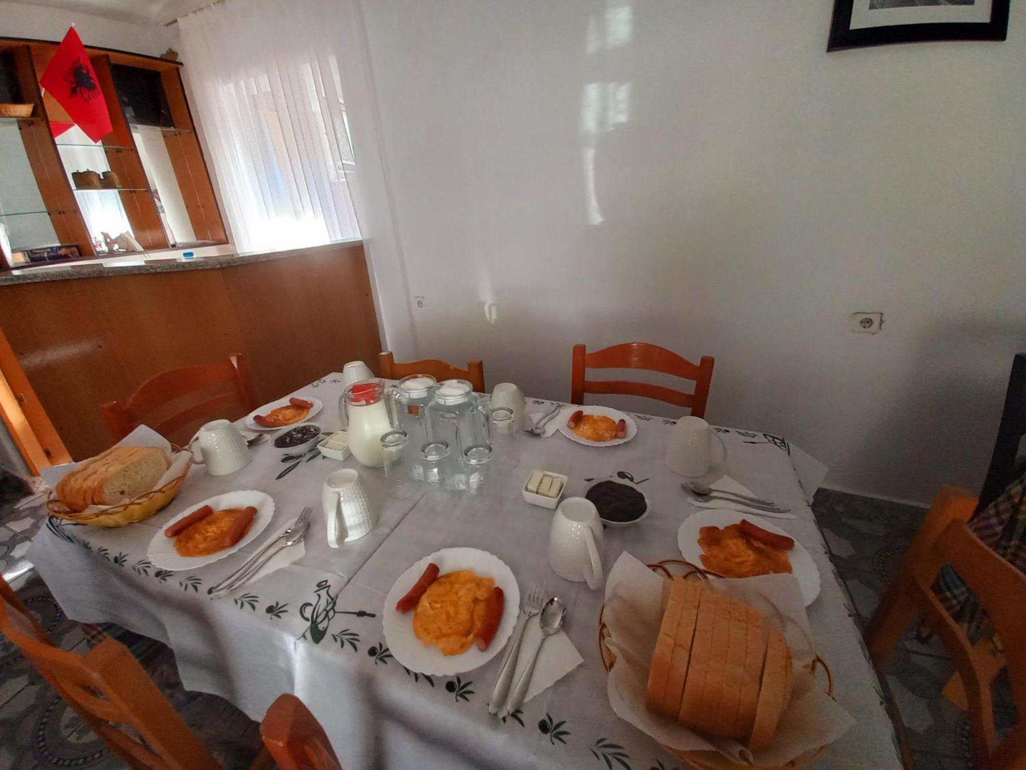 Sokolli Guest House Gjirokastër Eksteriør billede